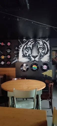 Le Tigre