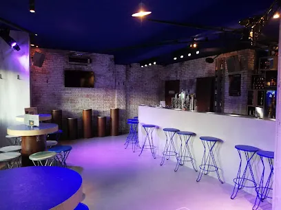11 Bis Troquet-Lounge