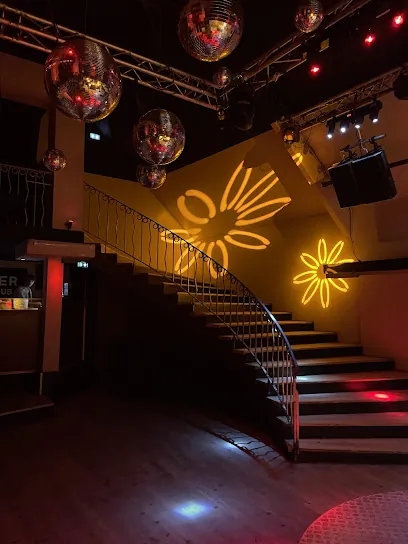 L Escalier Club